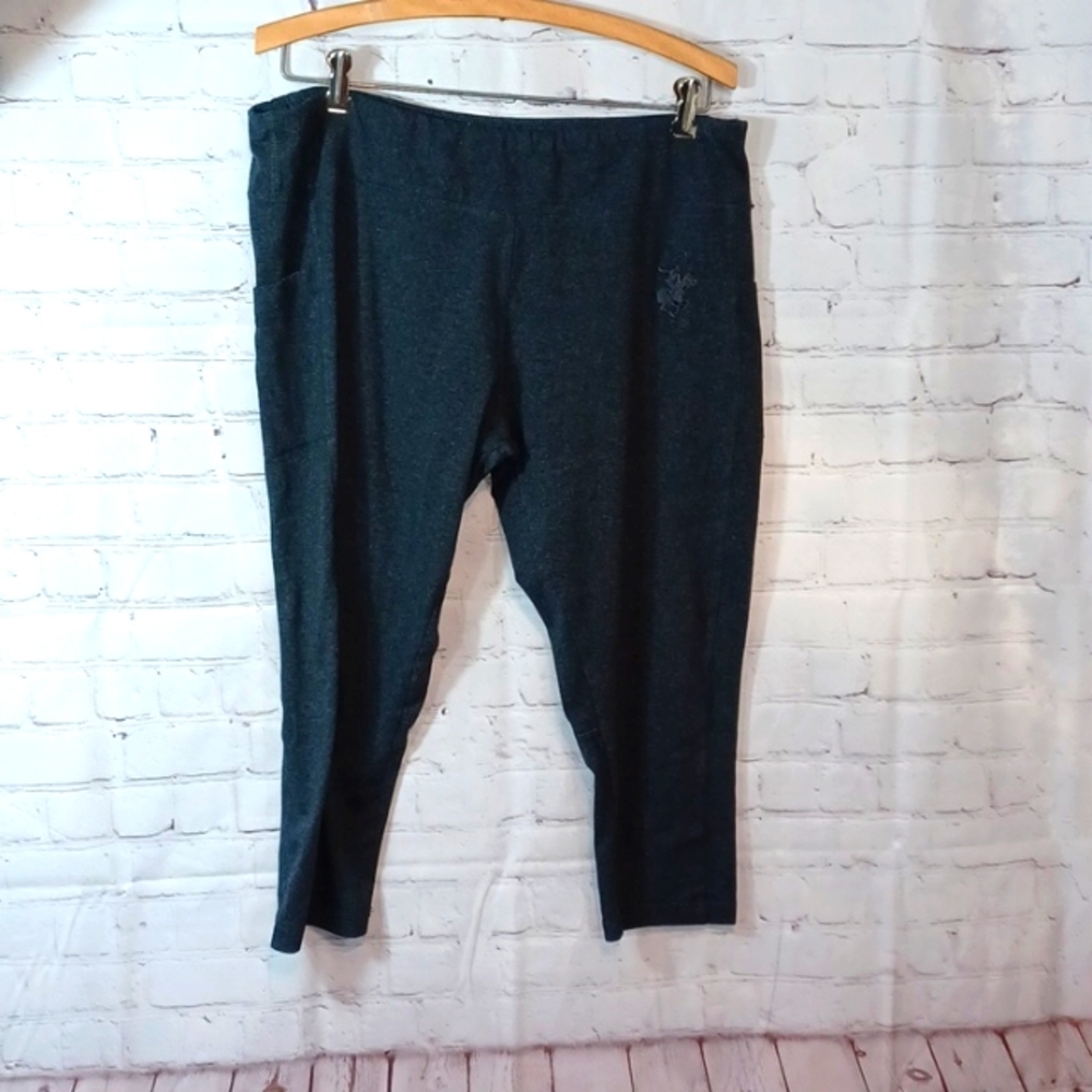 Beverly Hills Polo Woman's Gray Athletic Capri Pants 1XL